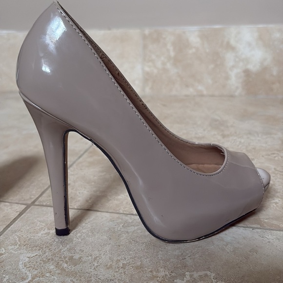 Womans heels - Picture 5 of 5